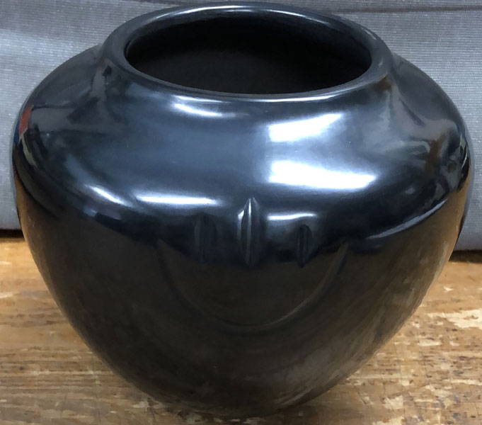 Santa Clara Pueblo Polished Black Jar With Bear Paw Impressions GREG GARCIA